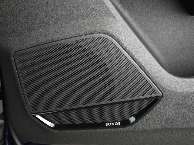 Audi Q3 view 15