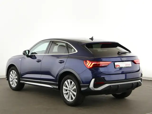 Audi Q3 view 6