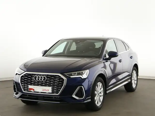 Audi Q3 view 3