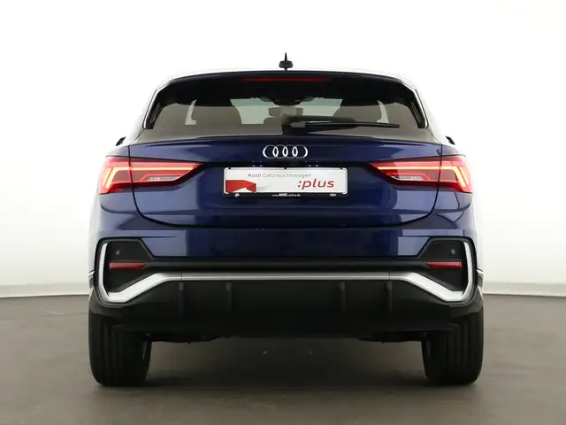 Audi Q3 view 7