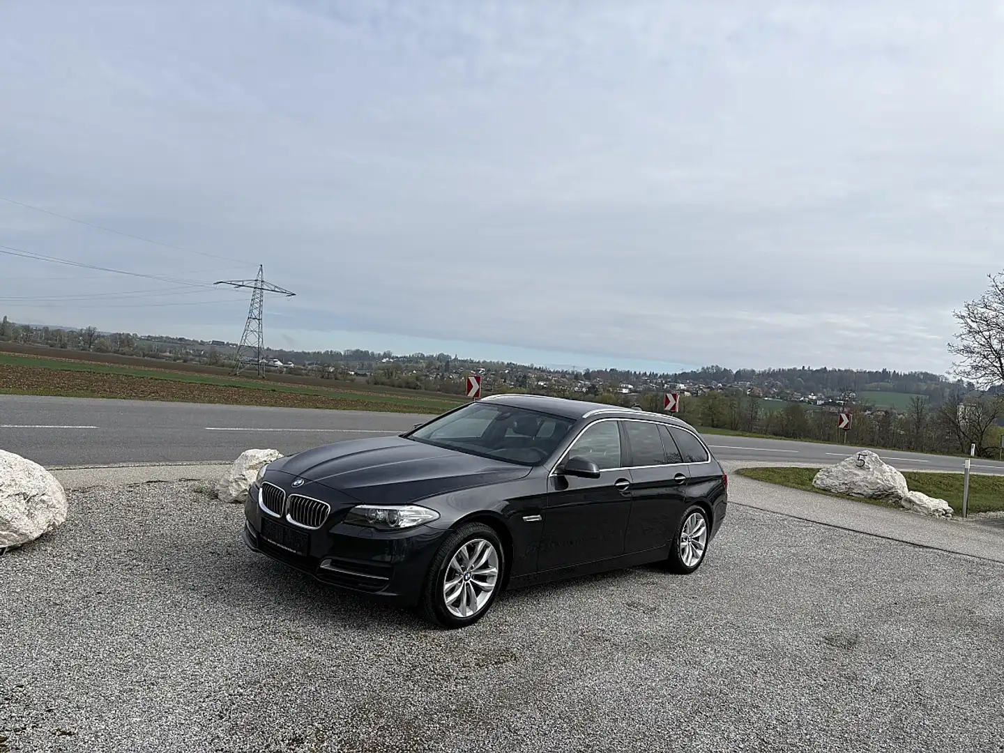 BMW 525 d xDrive Österreich-Paket Touring Aut. Schwarz - 2