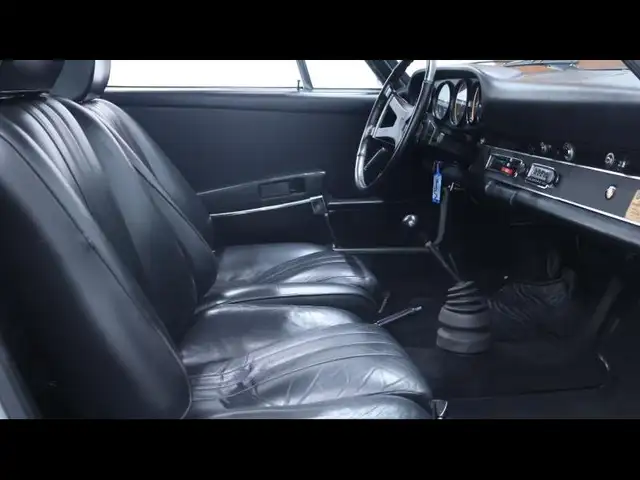 Porsche 911 view 14