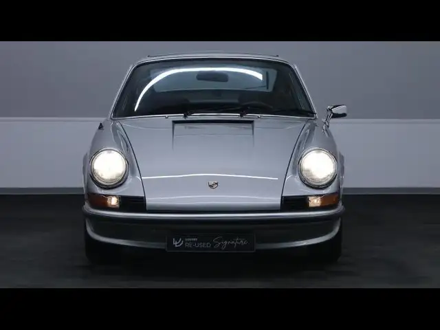Porsche 911 view 2