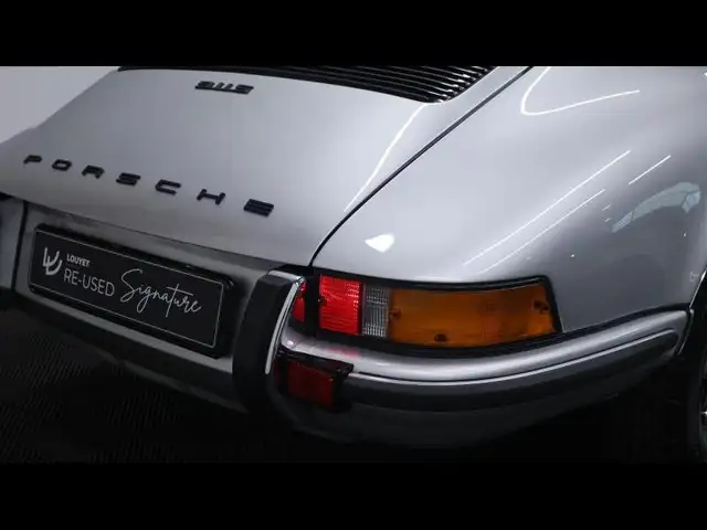 Porsche 911 view 12