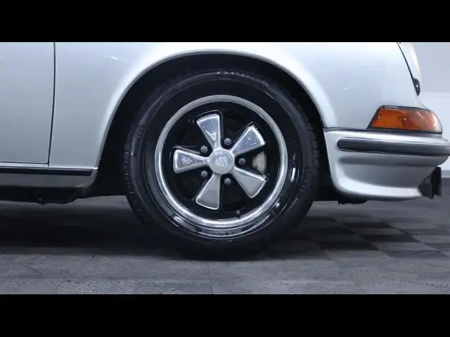 Porsche 911 view 13