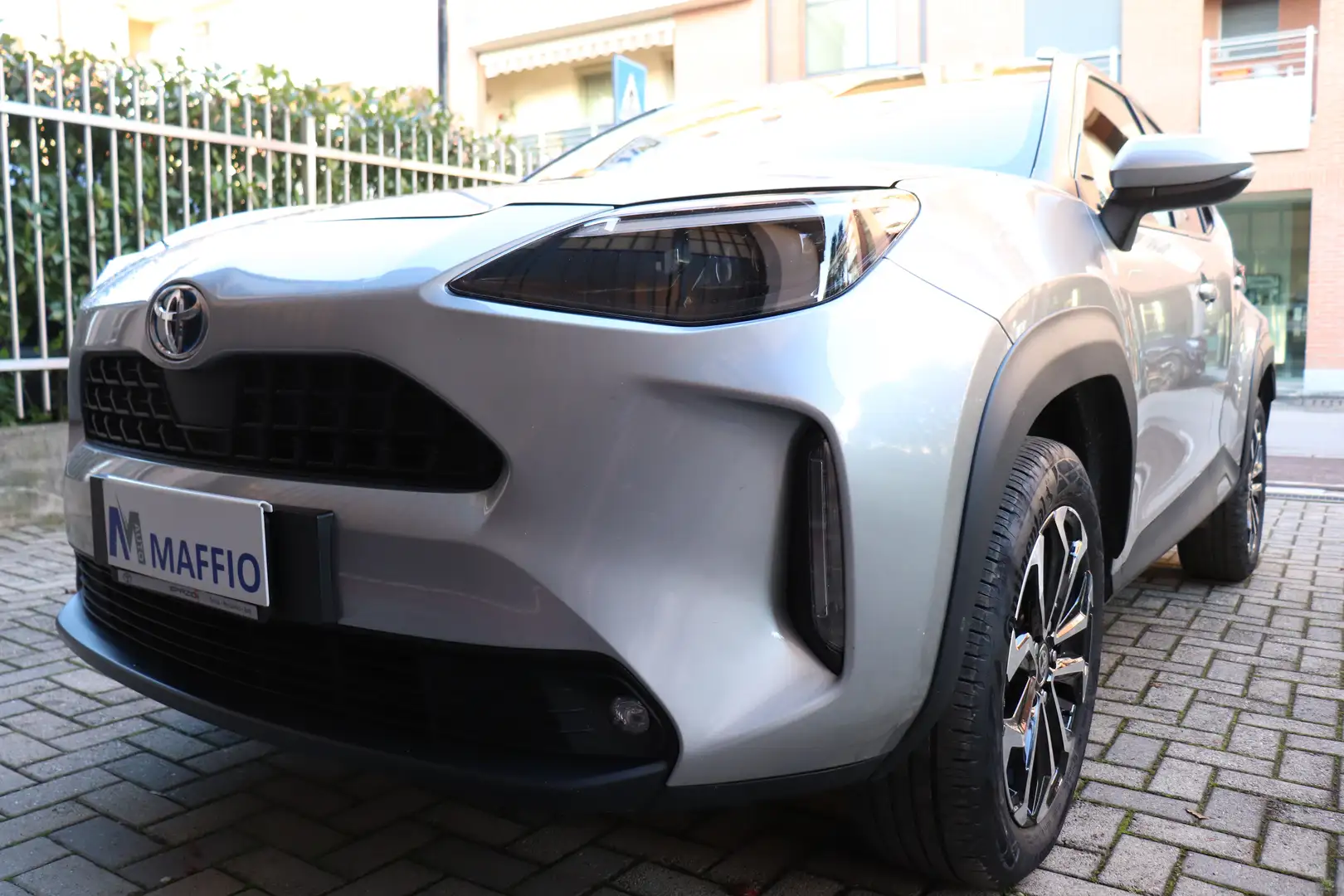 Toyota Yaris Cross YARIS CROSS 1.5H TREND FWD 116CV E-CVT+RETROCAMERA Silber - 2