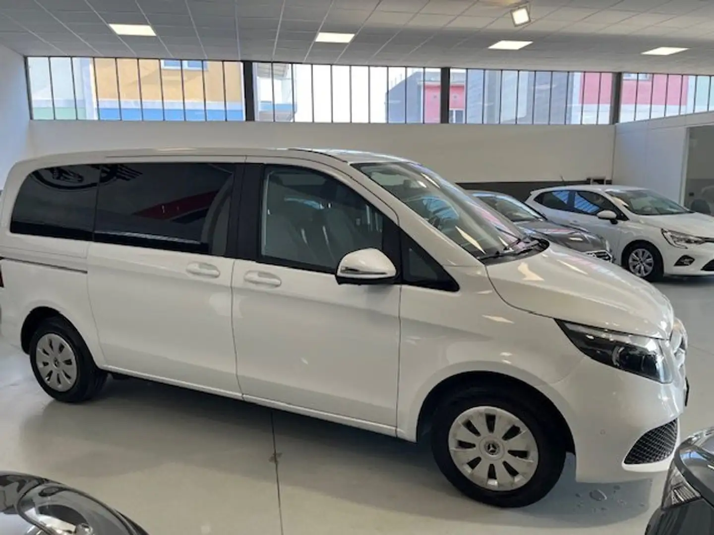 Mercedes-Benz V V Compact 220d Executive auto 6 POSTI Blanco - 2