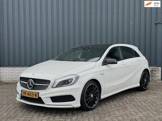 Mercedes-Benz A 180 Ambition*Panorama*Sportstoelen*Navigatie*