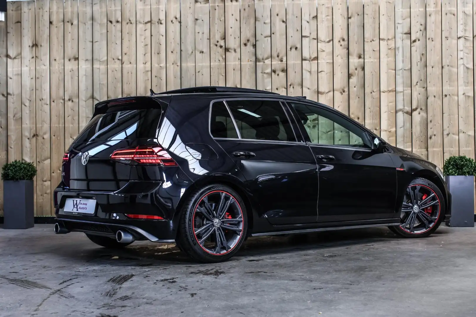 Volkswagen Golf GTI 2.0 TSI Performance *Pano*DCC*Dynaudio*Leder*Camer Zwart - 2