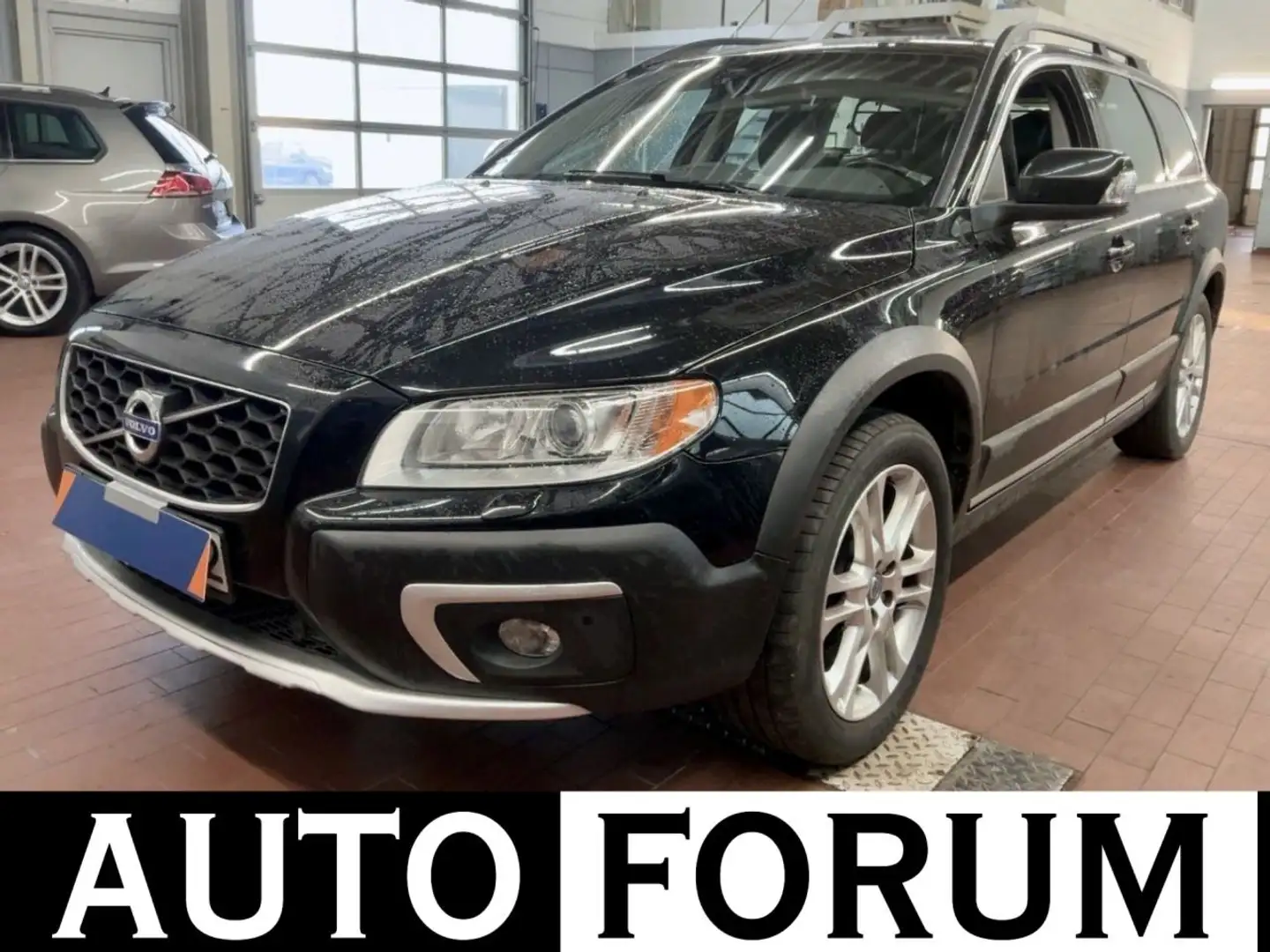 Volvo XC70 2.4 D5 AWD AUTOMATIK LEDER MEMORY PDC SHZ Schwarz - 1