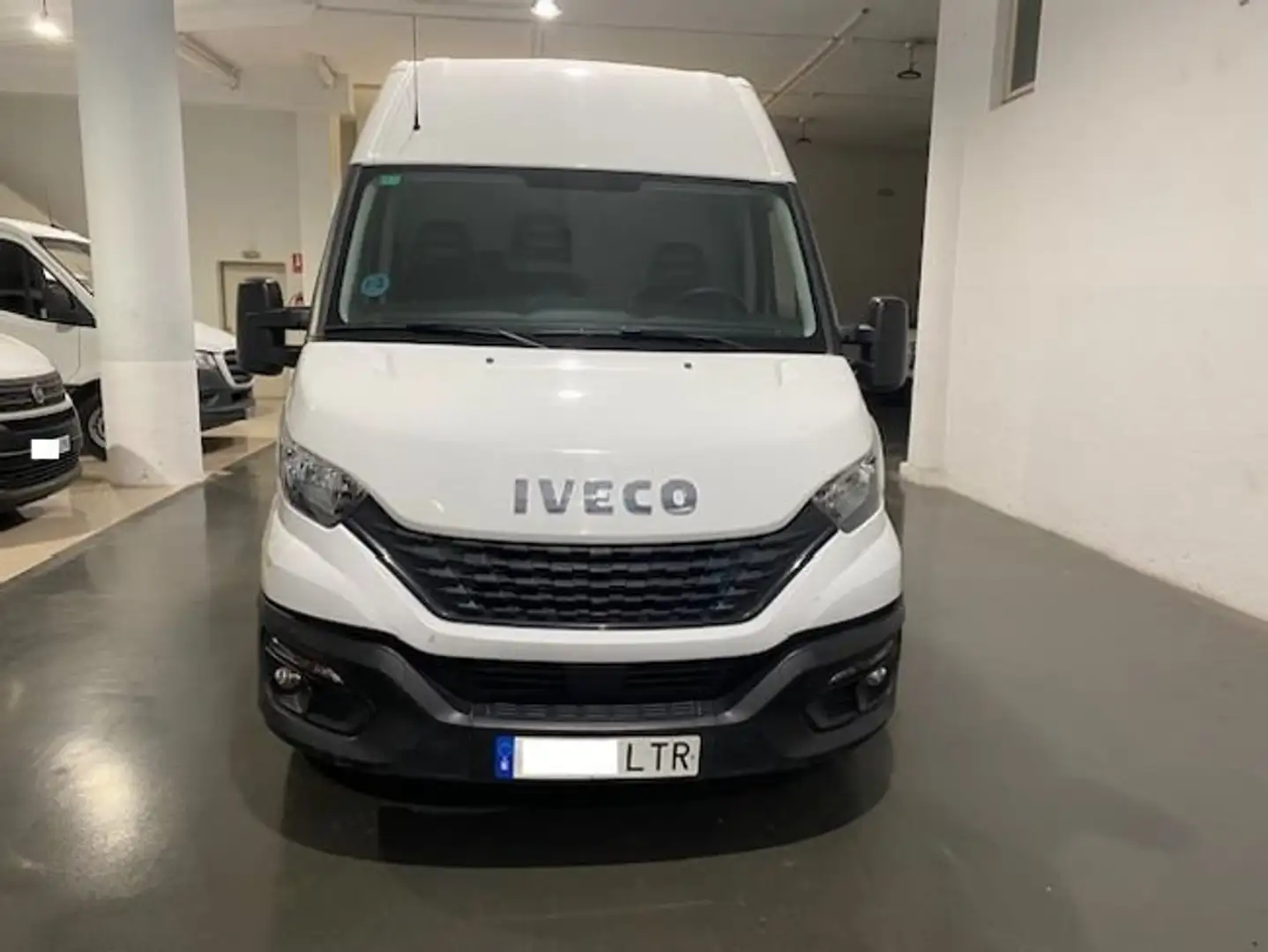 Iveco Daily Furgón 35S12 V 3520L H2 12.0 116 Blanco - 2