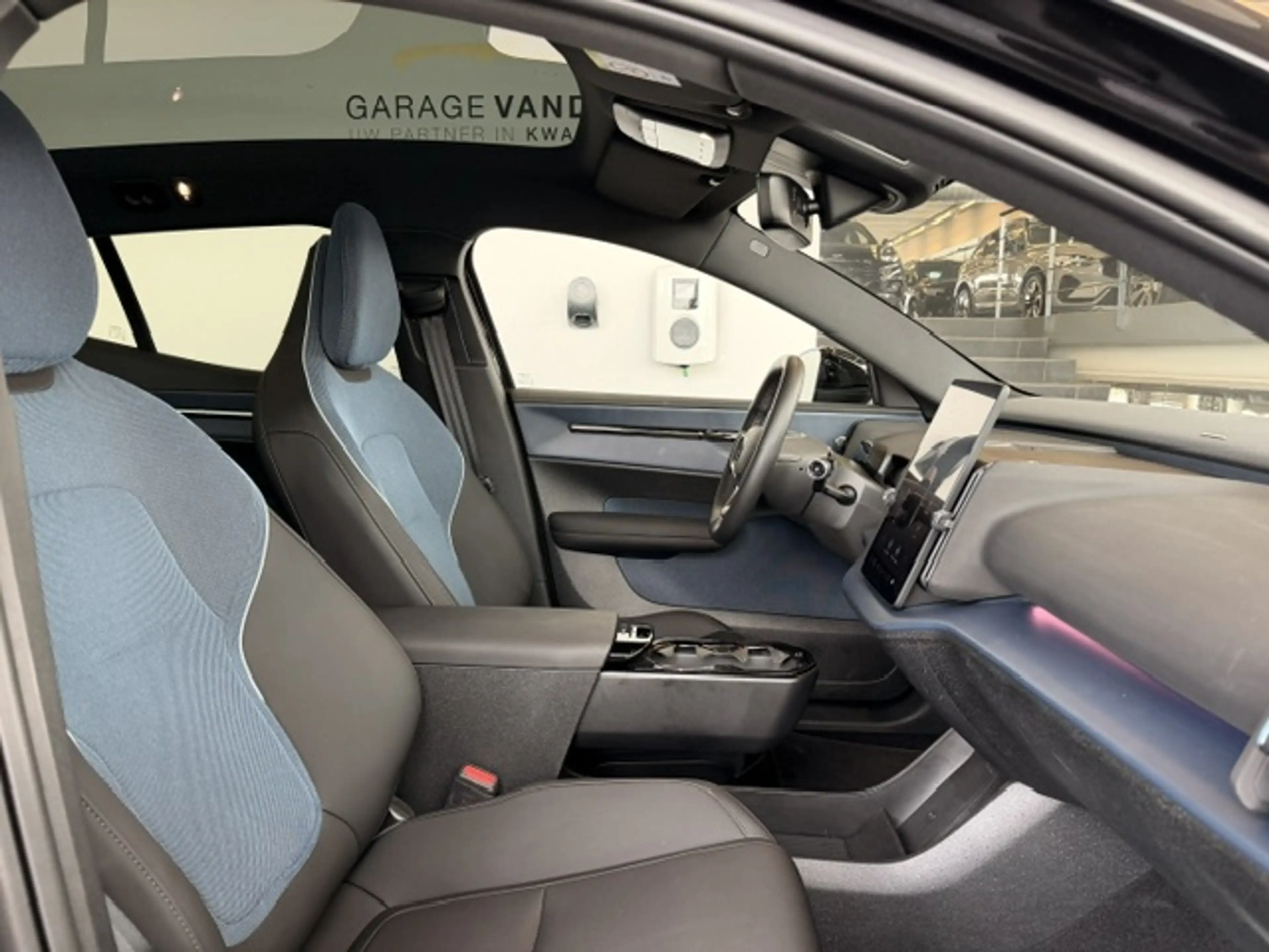 Volvo EX30 ULTRA EXTENDED RANGE+PANO DAK — photo 9