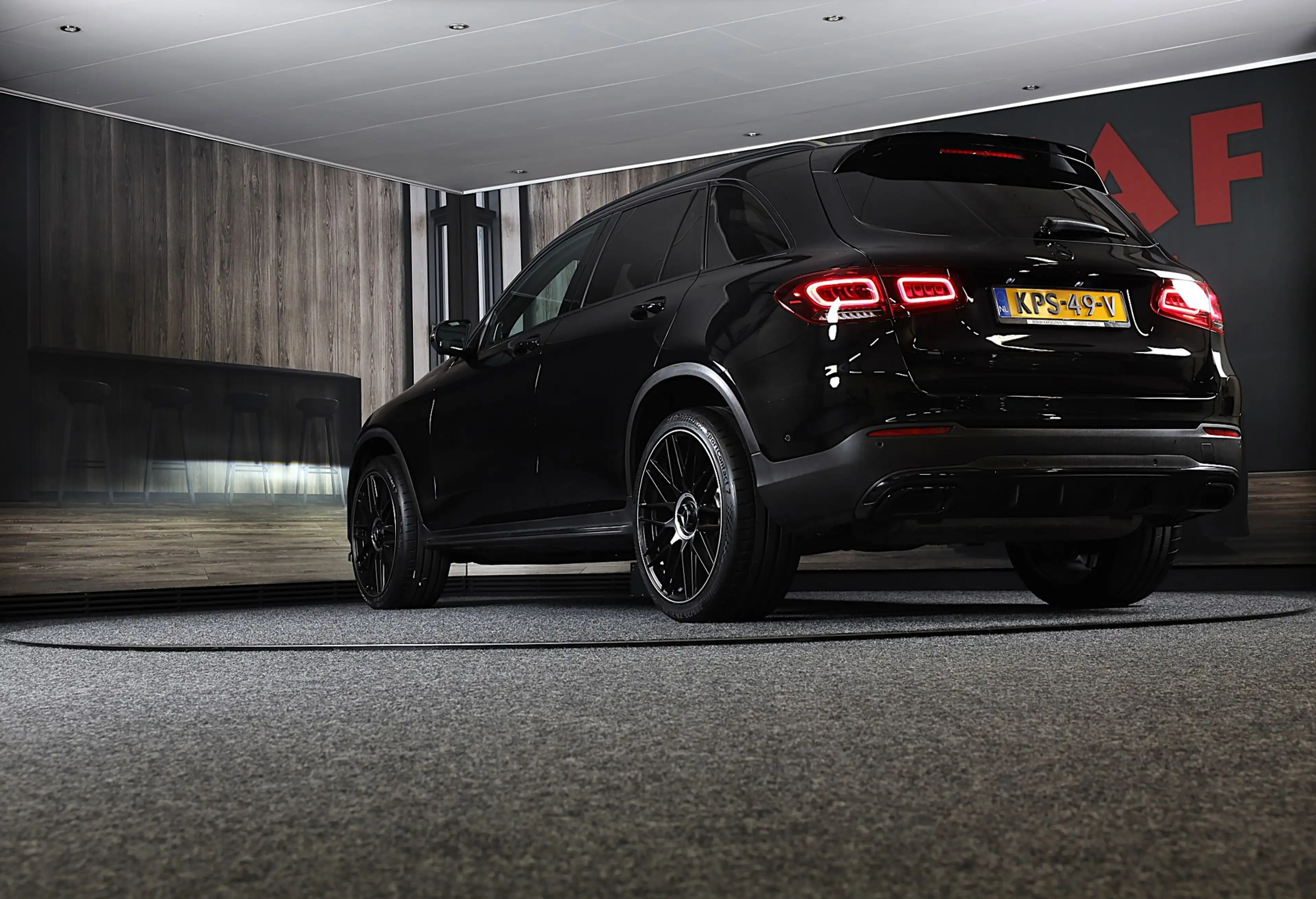 Mercedes-Benz GLC 300 300e 4MATIC AMG 63 Look / Head Up / Memory / Open — photo 3