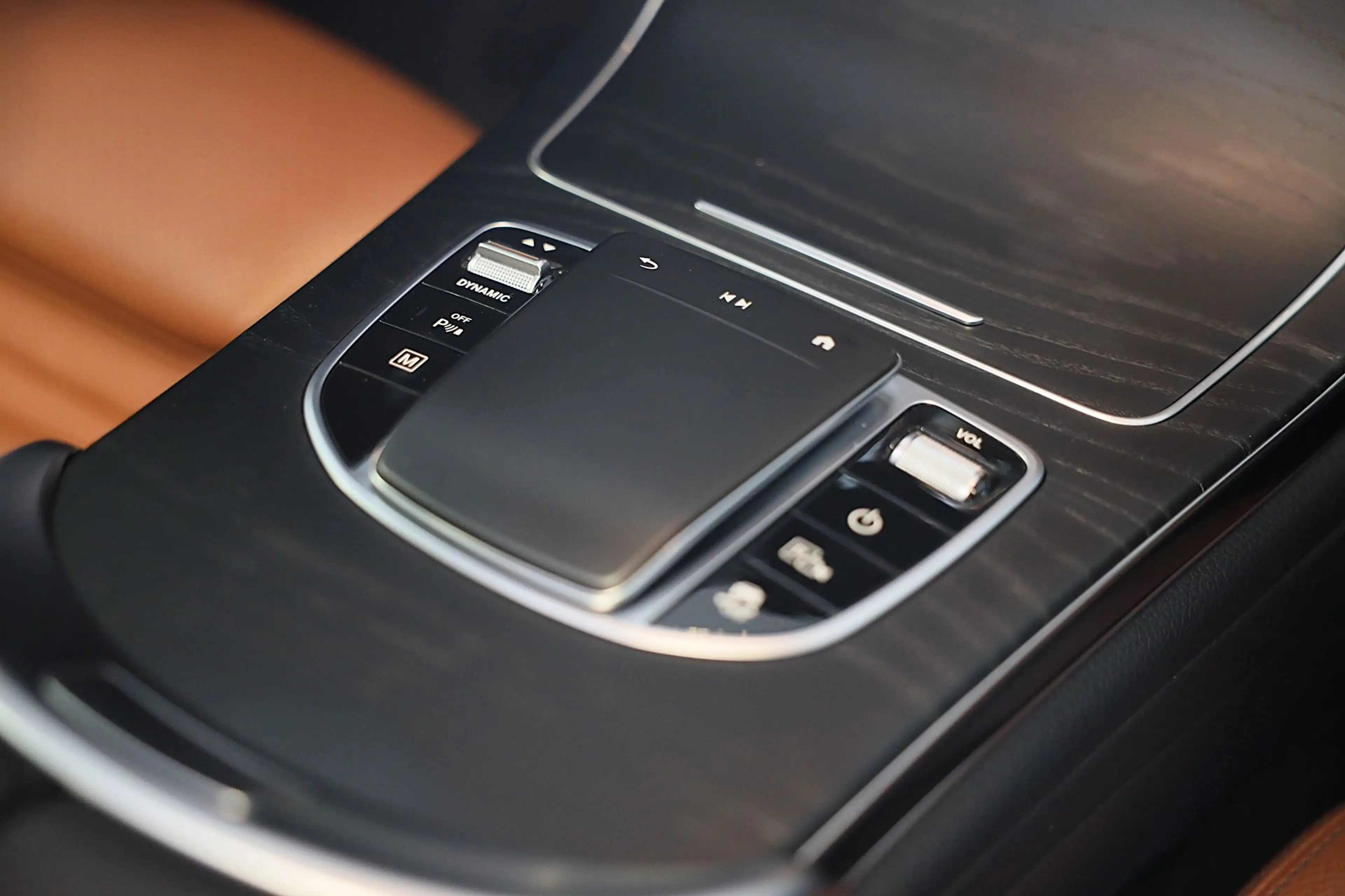 Mercedes-Benz GLC 300 300e 4MATIC AMG 63 Look / Head Up / Memory / Open — photo 36
