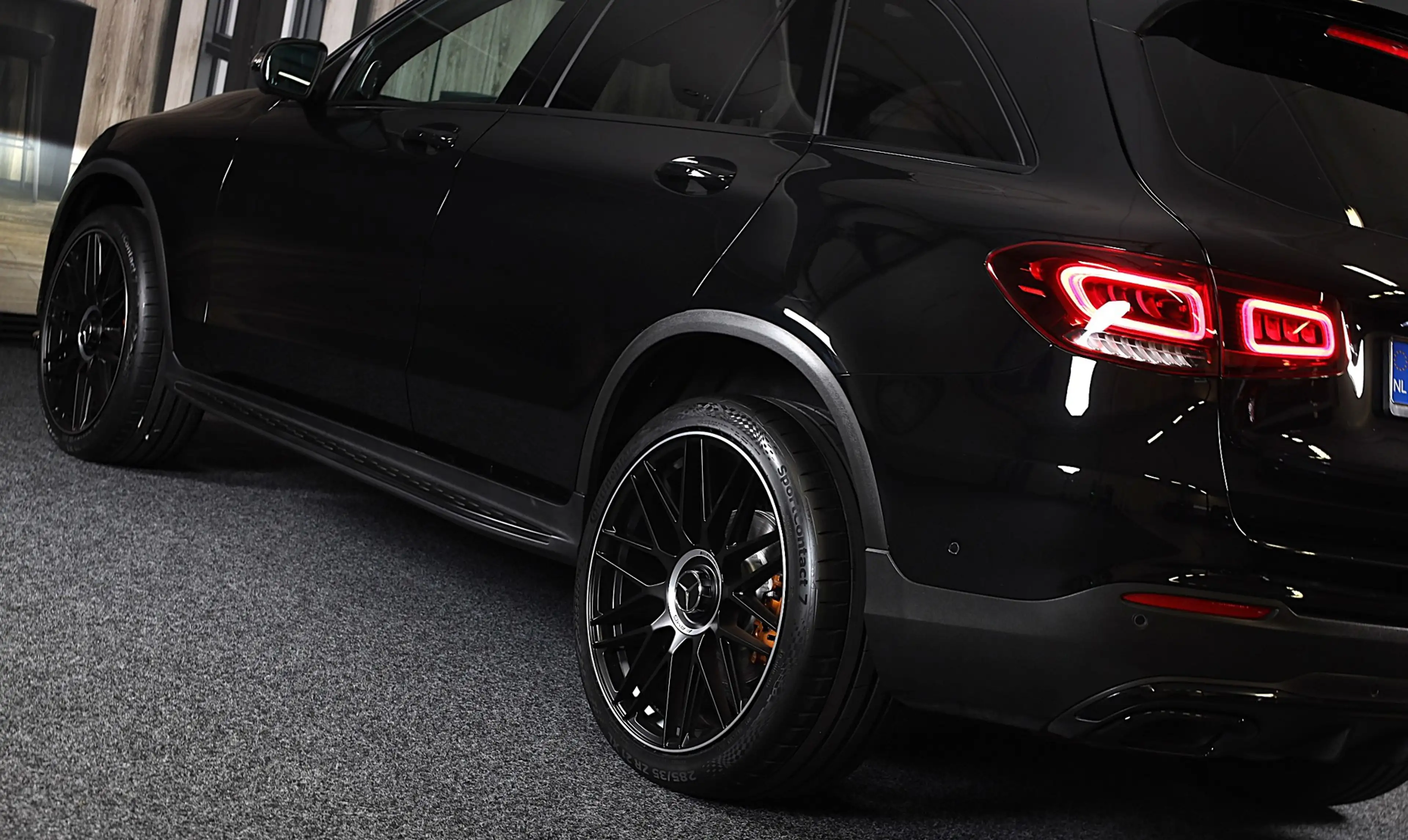 Mercedes-Benz GLC 300 300e 4MATIC AMG 63 Look / Head Up / Memory / Open — photo 47