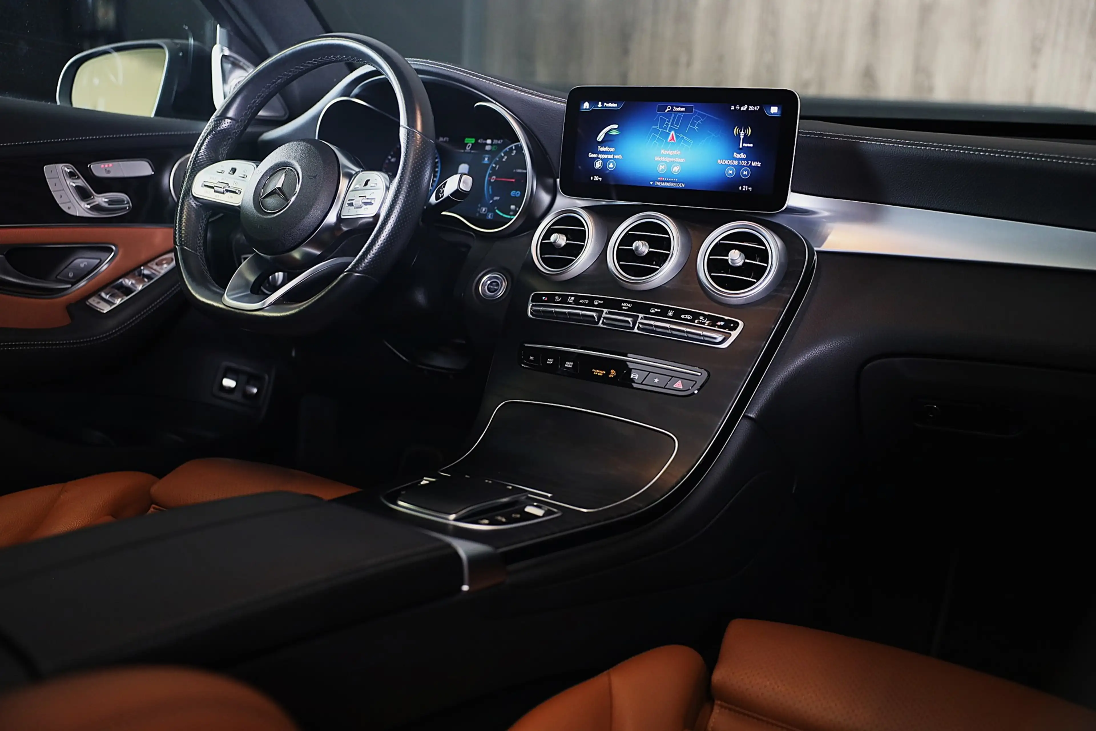 Mercedes-Benz GLC 300 300e 4MATIC AMG 63 Look / Head Up / Memory / Open — photo 6