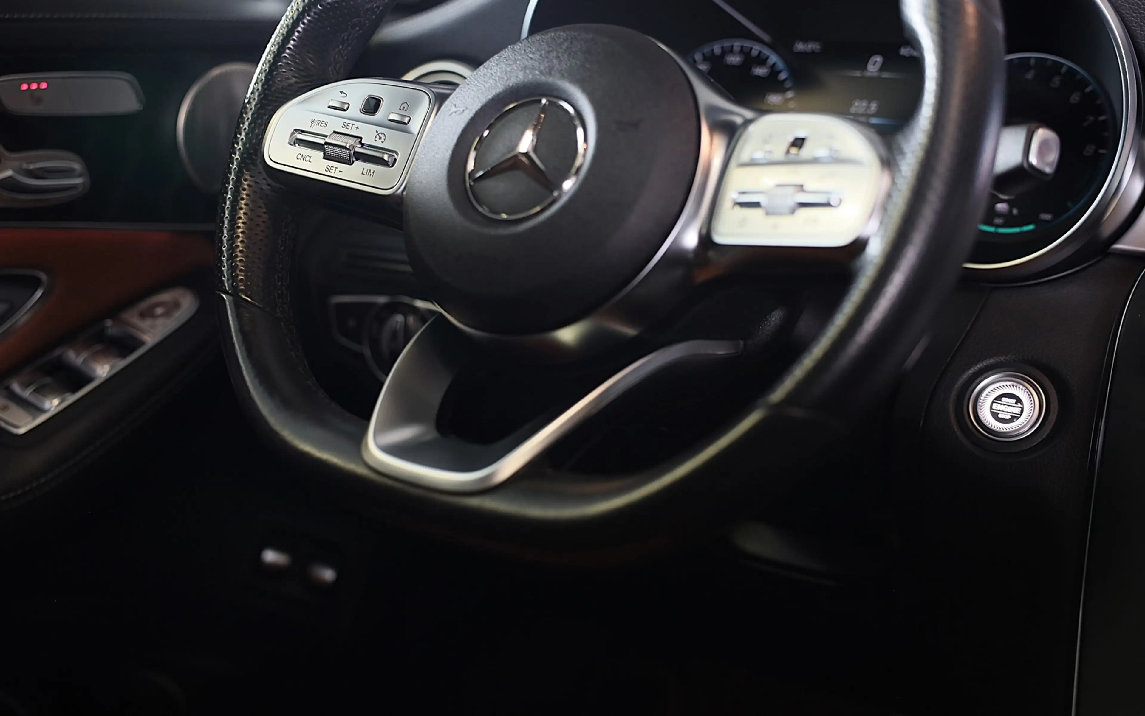 Mercedes-Benz GLC 300 300e 4MATIC AMG 63 Look / Head Up / Memory / Open — photo 37