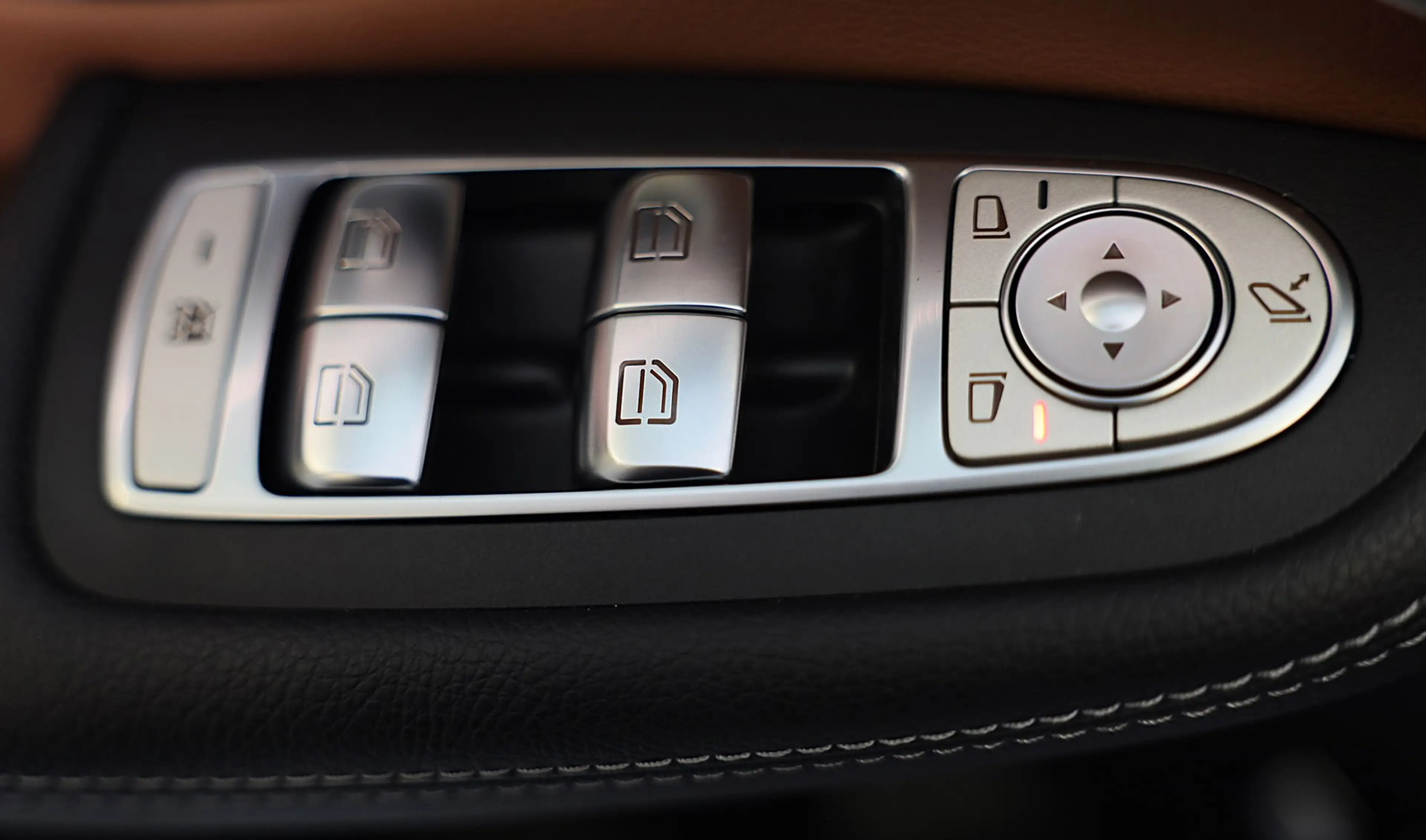 Mercedes-Benz GLC 300 300e 4MATIC AMG 63 Look / Head Up / Memory / Open — photo 33