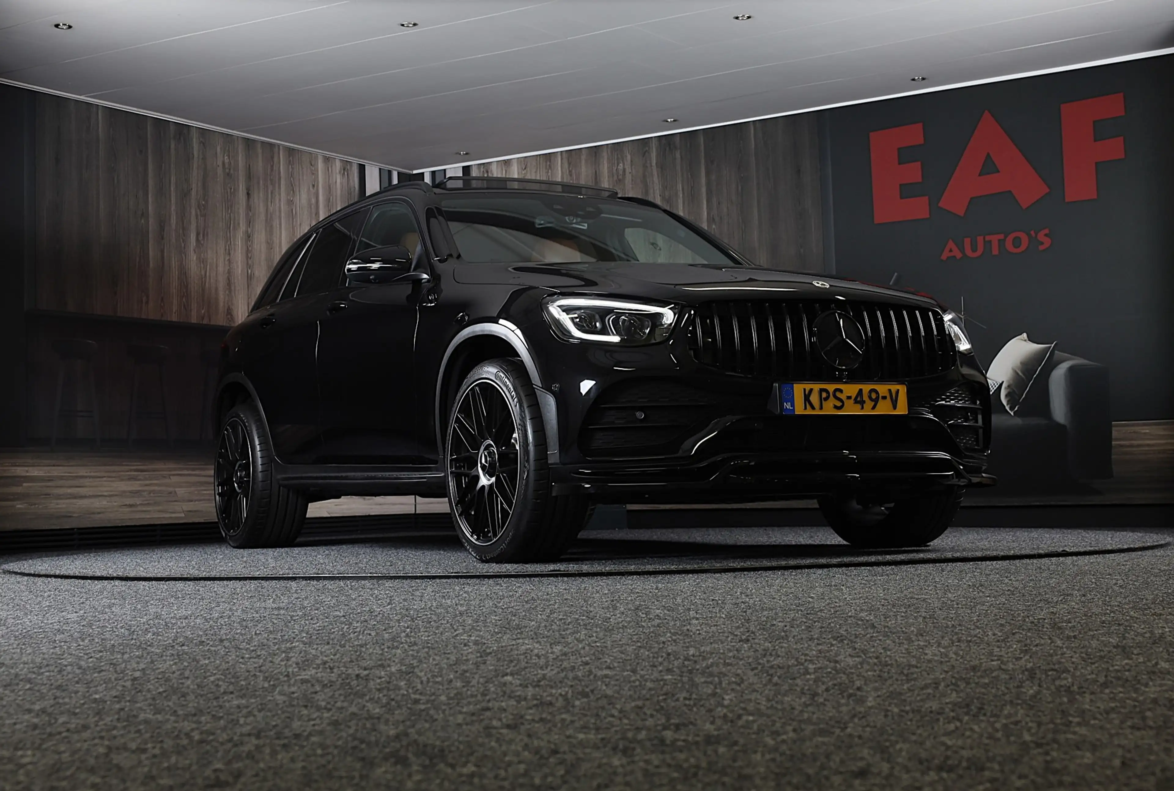 Mercedes-Benz GLC 300 300e 4MATIC AMG 63 Look / Head Up / Memory / Open — photo 39