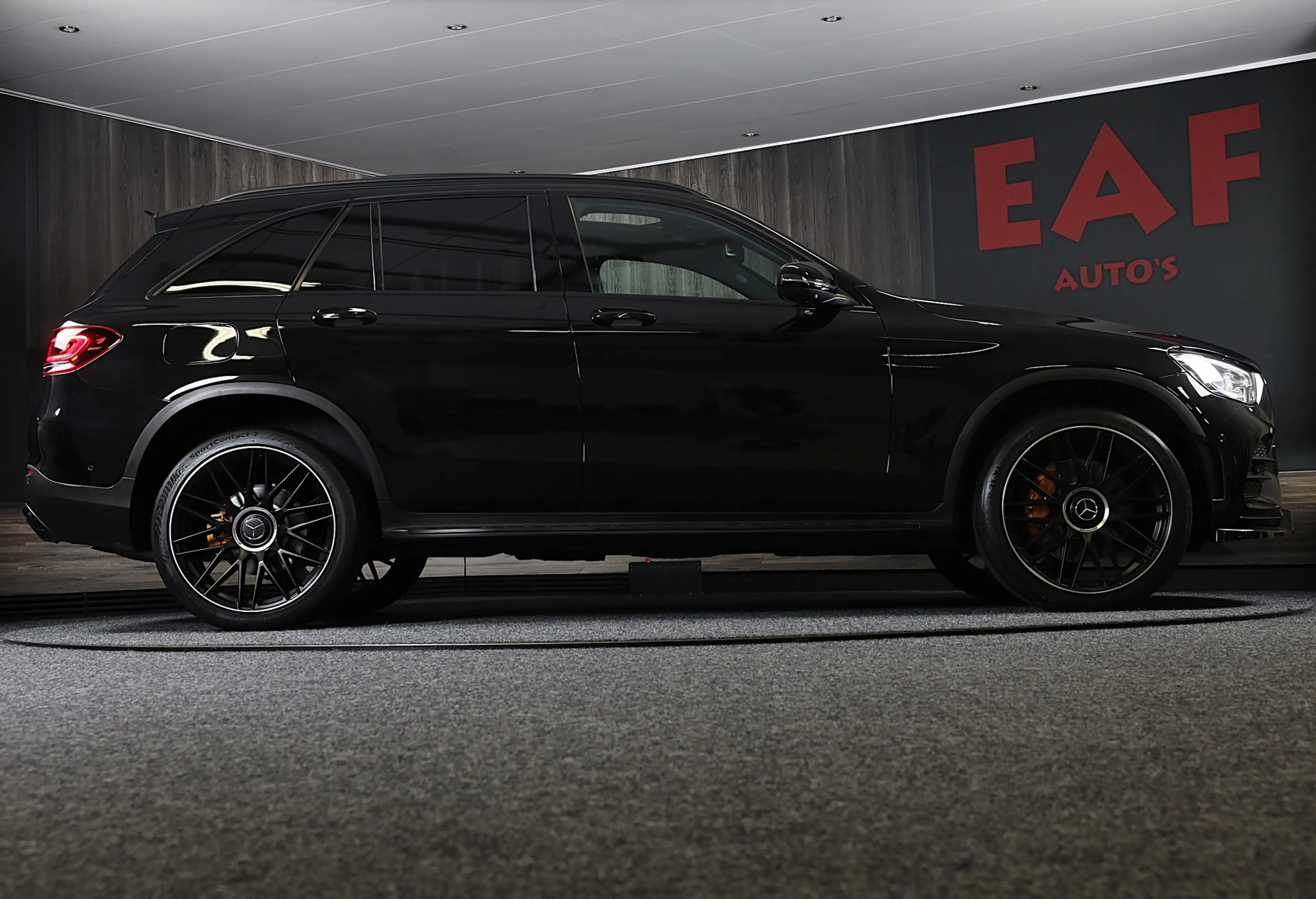 Mercedes-Benz GLC 300 300e 4MATIC AMG 63 Look / Head Up / Memory / Open — photo 42