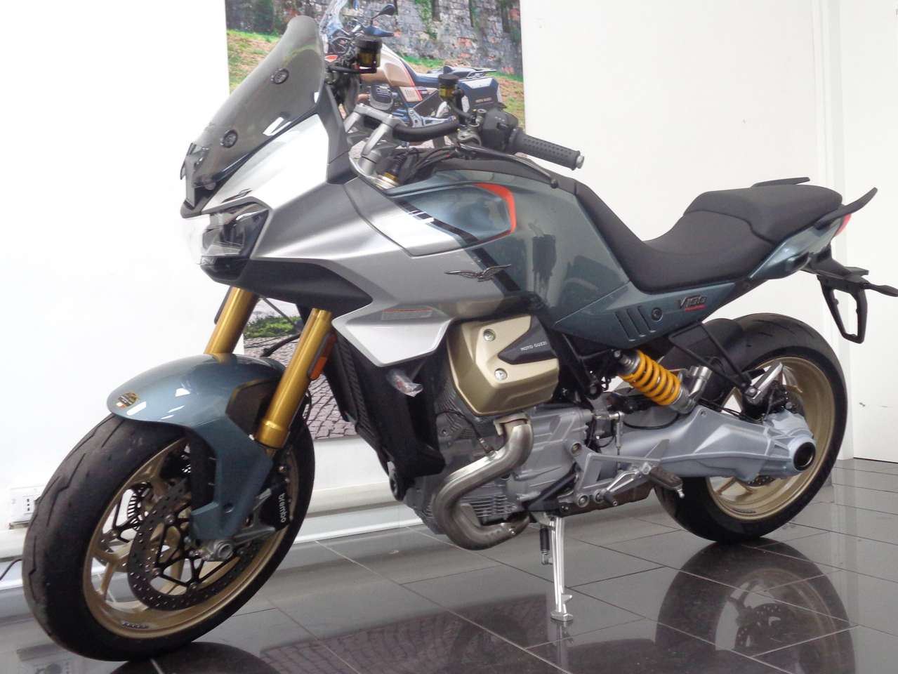 Moto Guzzi V 100 MANDELLO S-listino 19100 con 1500 euro di vantaggi