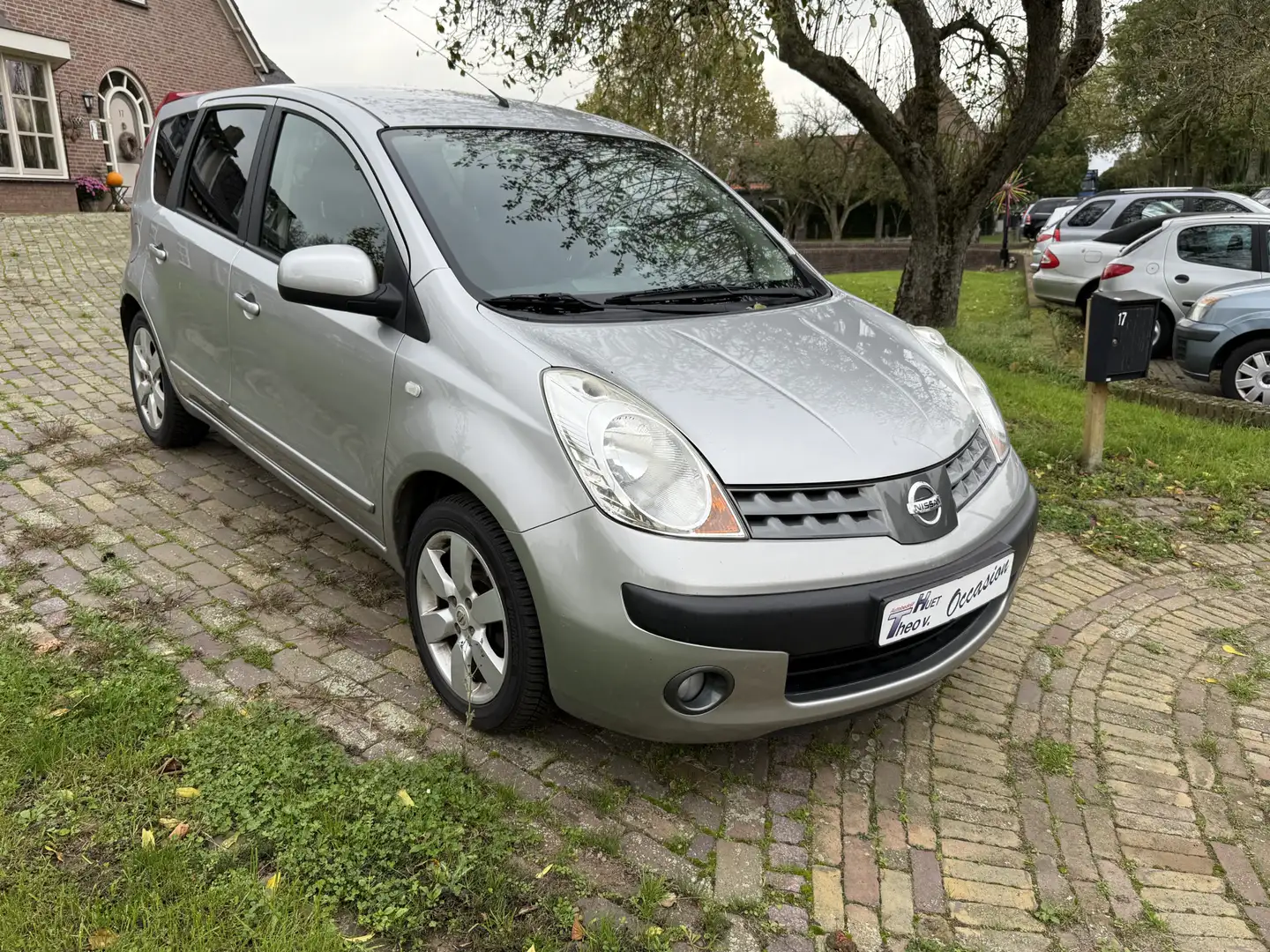 Nissan Note 1.6 First Note Clima/Lmvelg/Trekhaak Grijs - 1