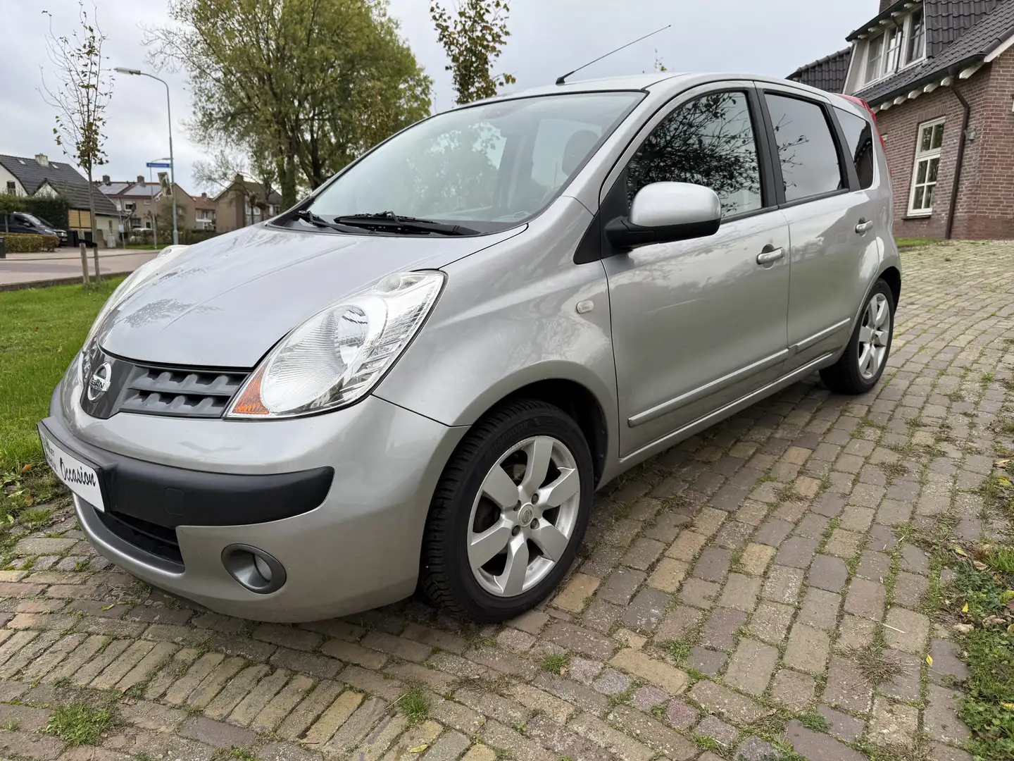 Nissan Note 1.6 First Note Clima/Lmvelg/Trekhaak Grijs - 2