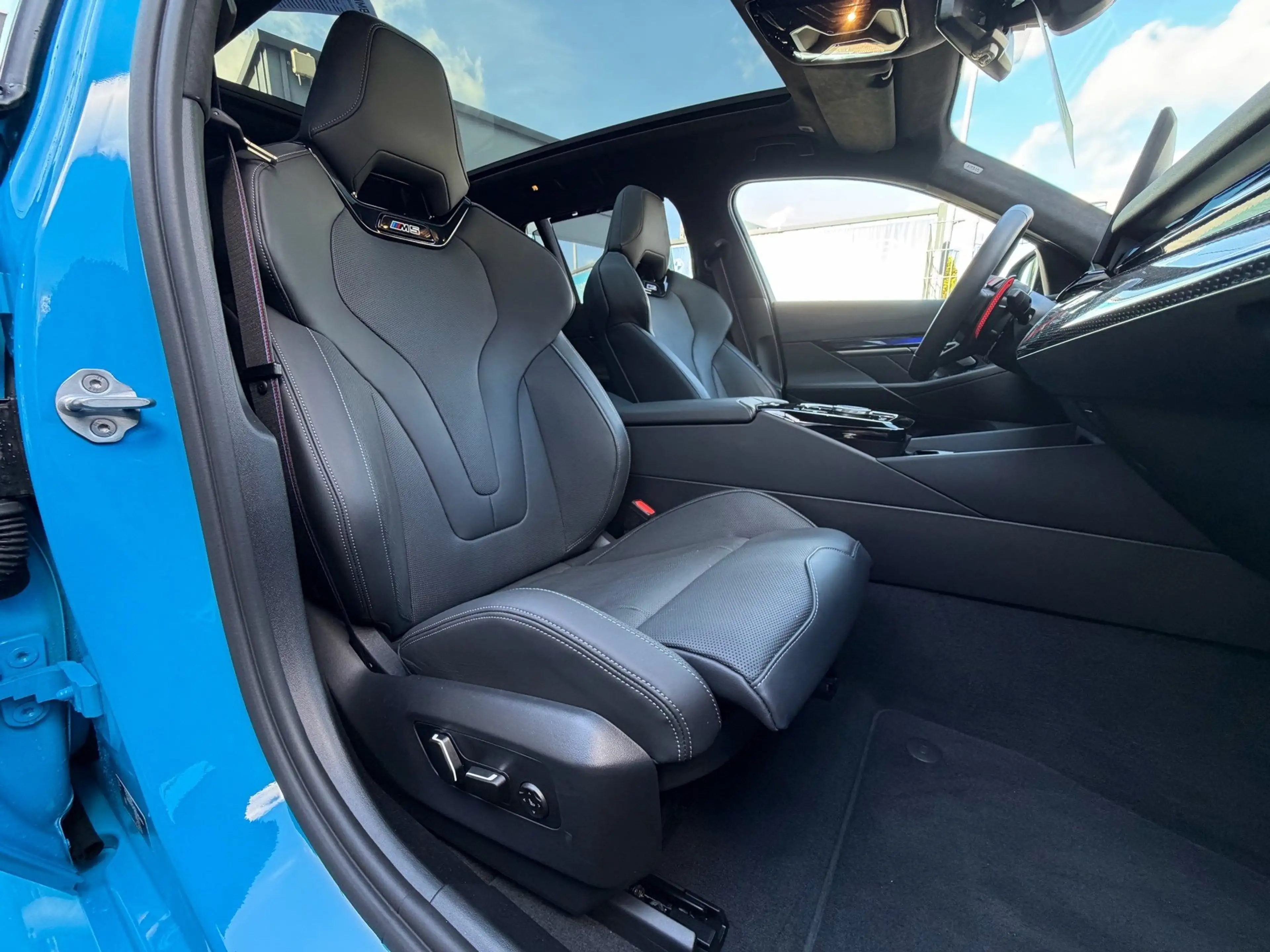 BMW M5 Touring Keramik Ultimate Pack B&W Pano AHK — photo 7