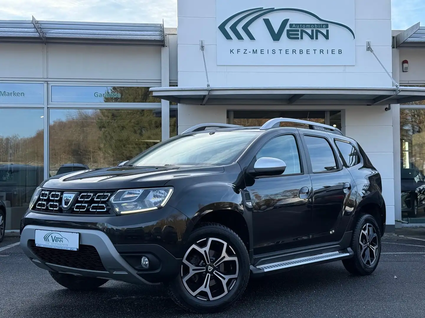 Dacia Duster 1.3 TCE KAT Adventure*TWA*SHZ*AHK*AppCo Schwarz - 2