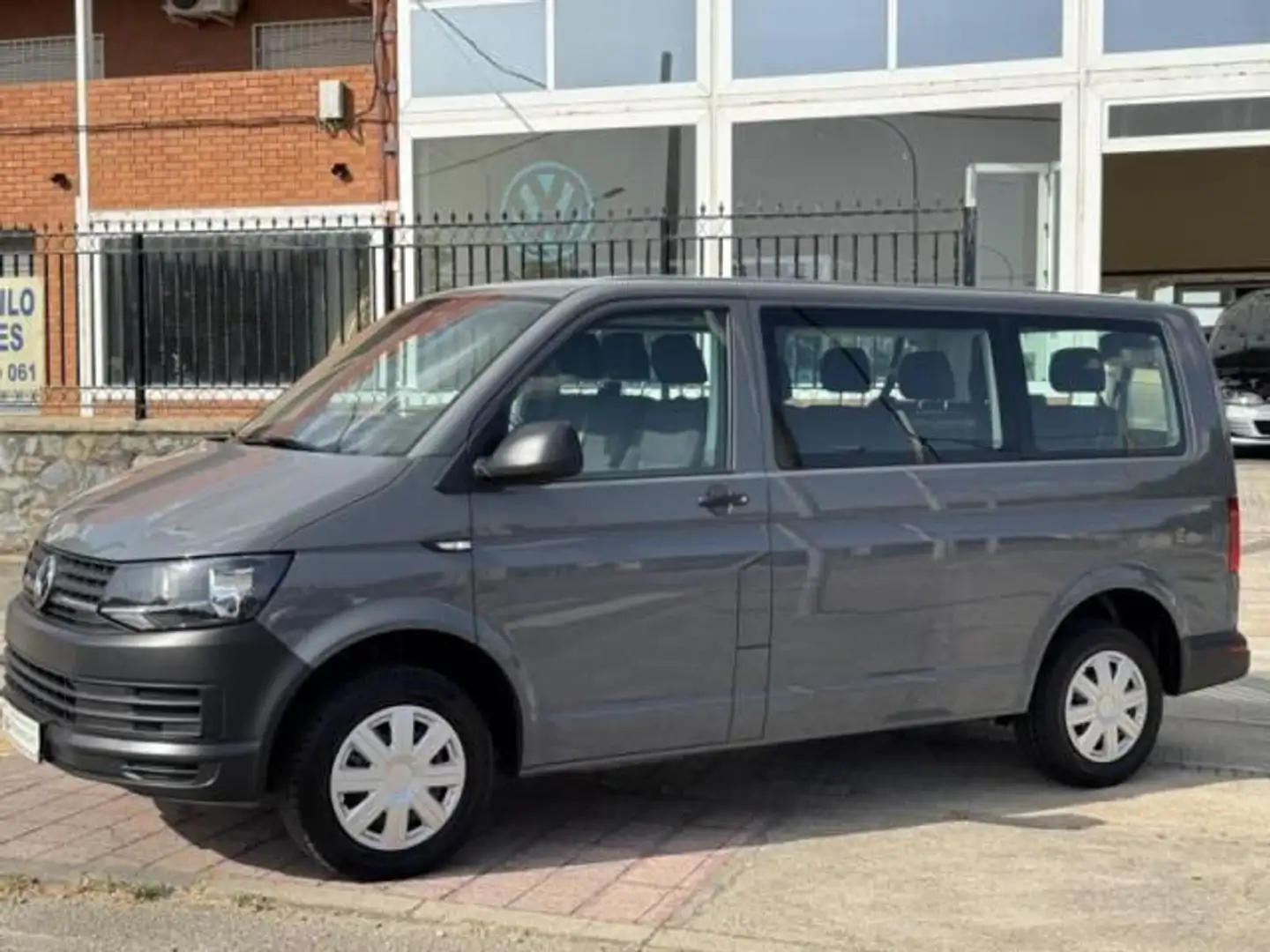 Volkswagen T5 Caravelle 2.0TDI Comfortline Edition Сірий - 1
