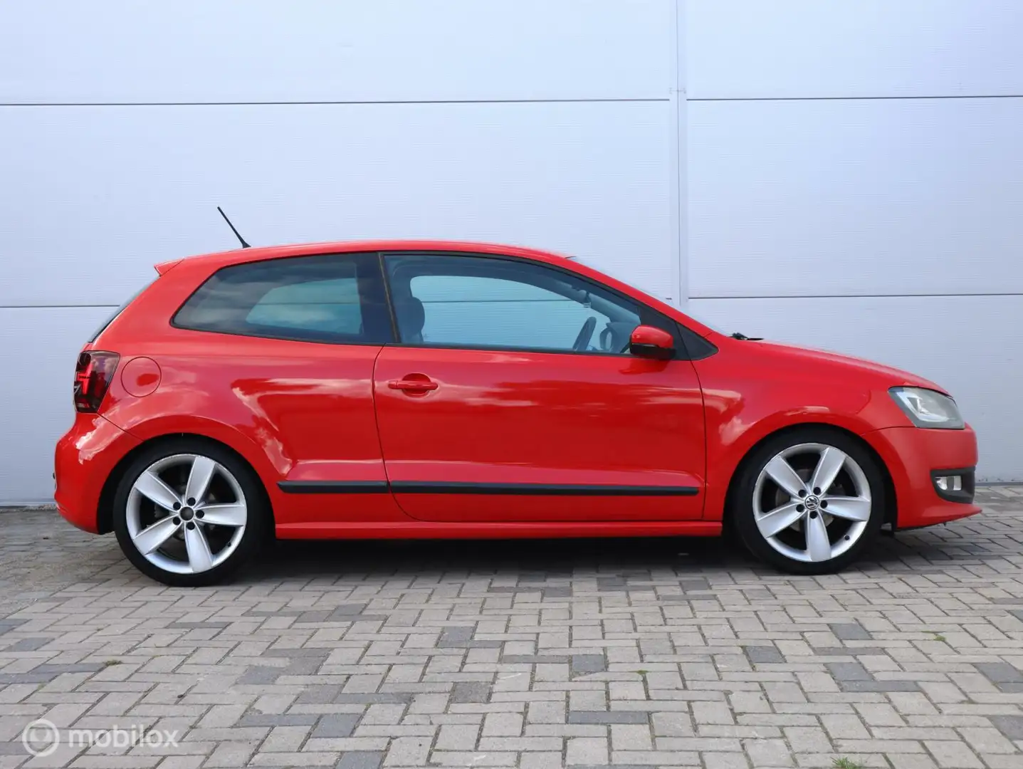 Volkswagen Polo 1.2 TSI GTI LOOK CarPlay LED Trekhaak Clima Rood - 2