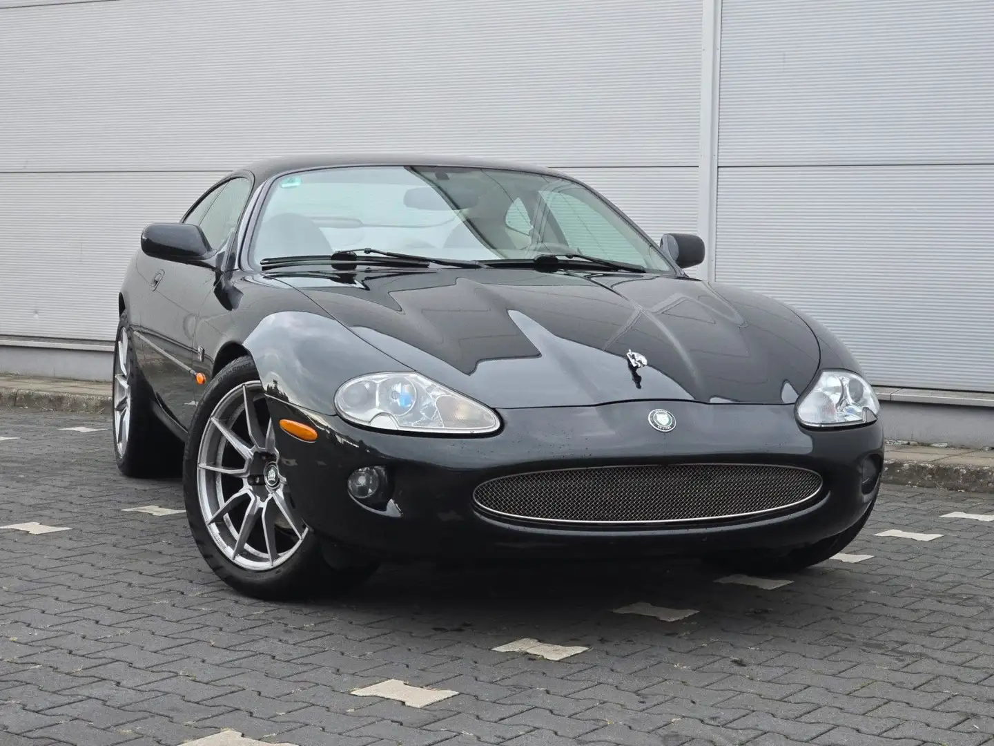 Jaguar XK8 V8 Schwarz - 1