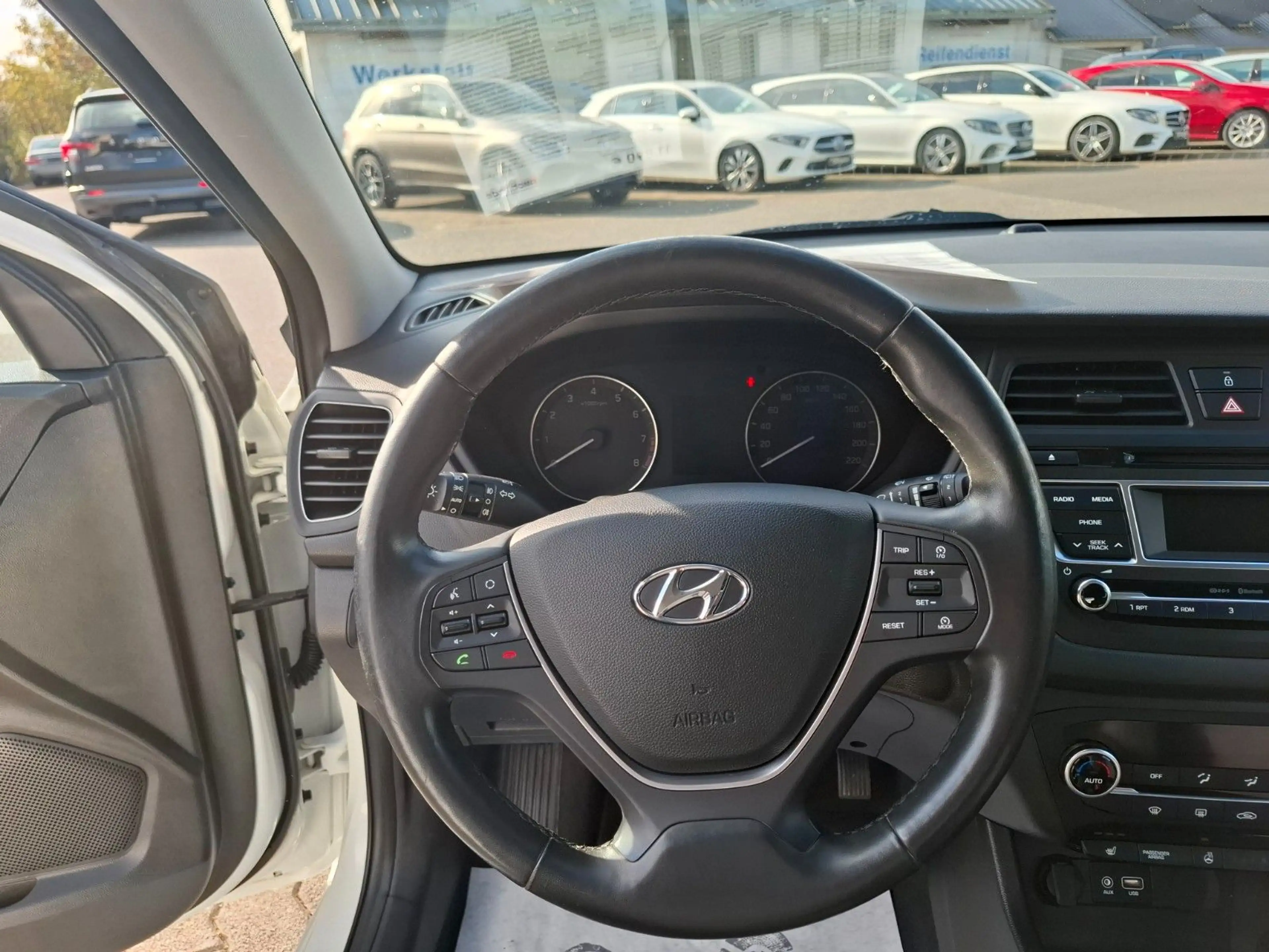 Hyundai i20 1.4 Trend Aut. KLIMA / USB / TEMPOMAT — photo 10