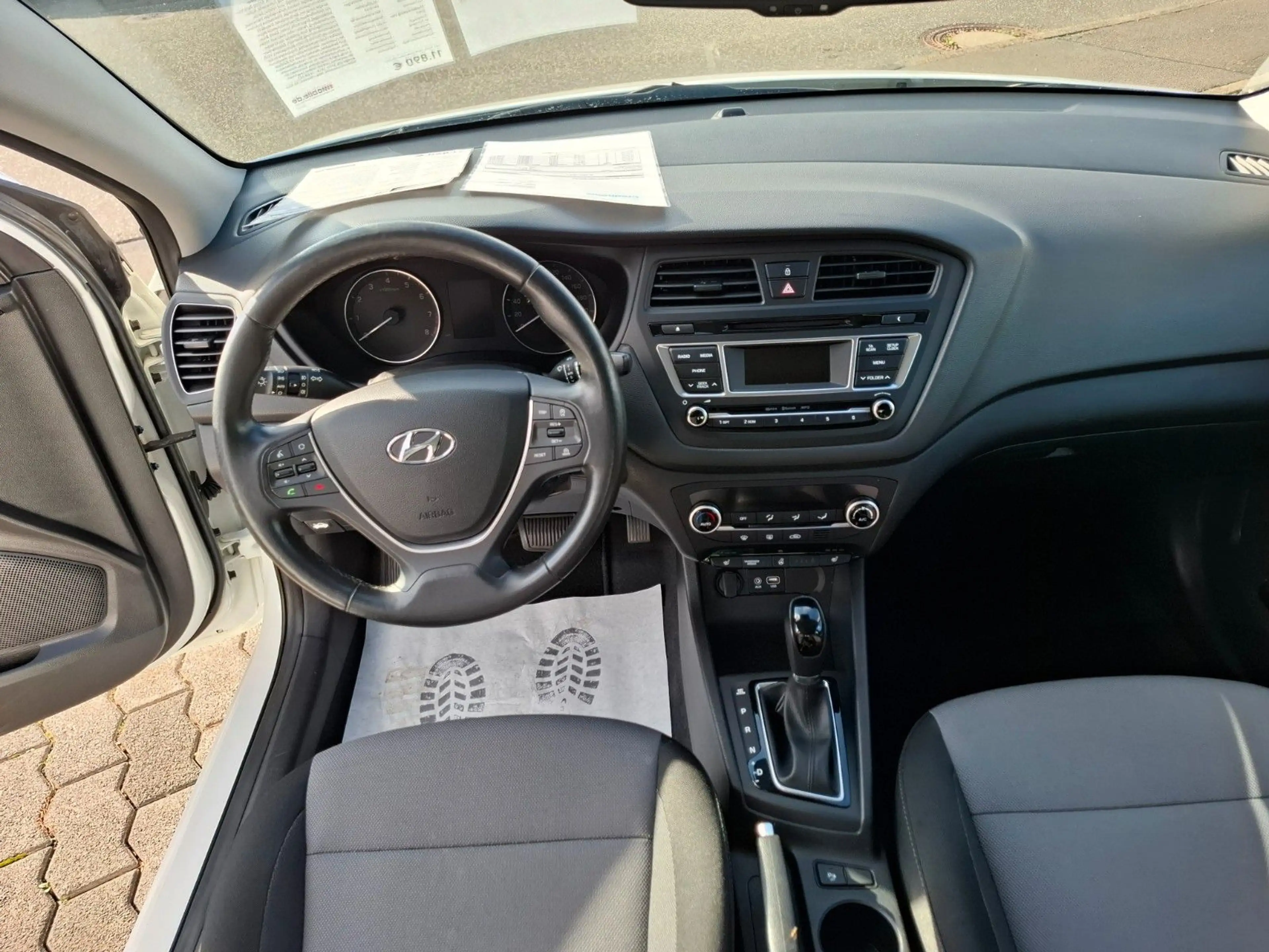 Hyundai i20 1.4 Trend Aut. KLIMA / USB / TEMPOMAT — photo 9