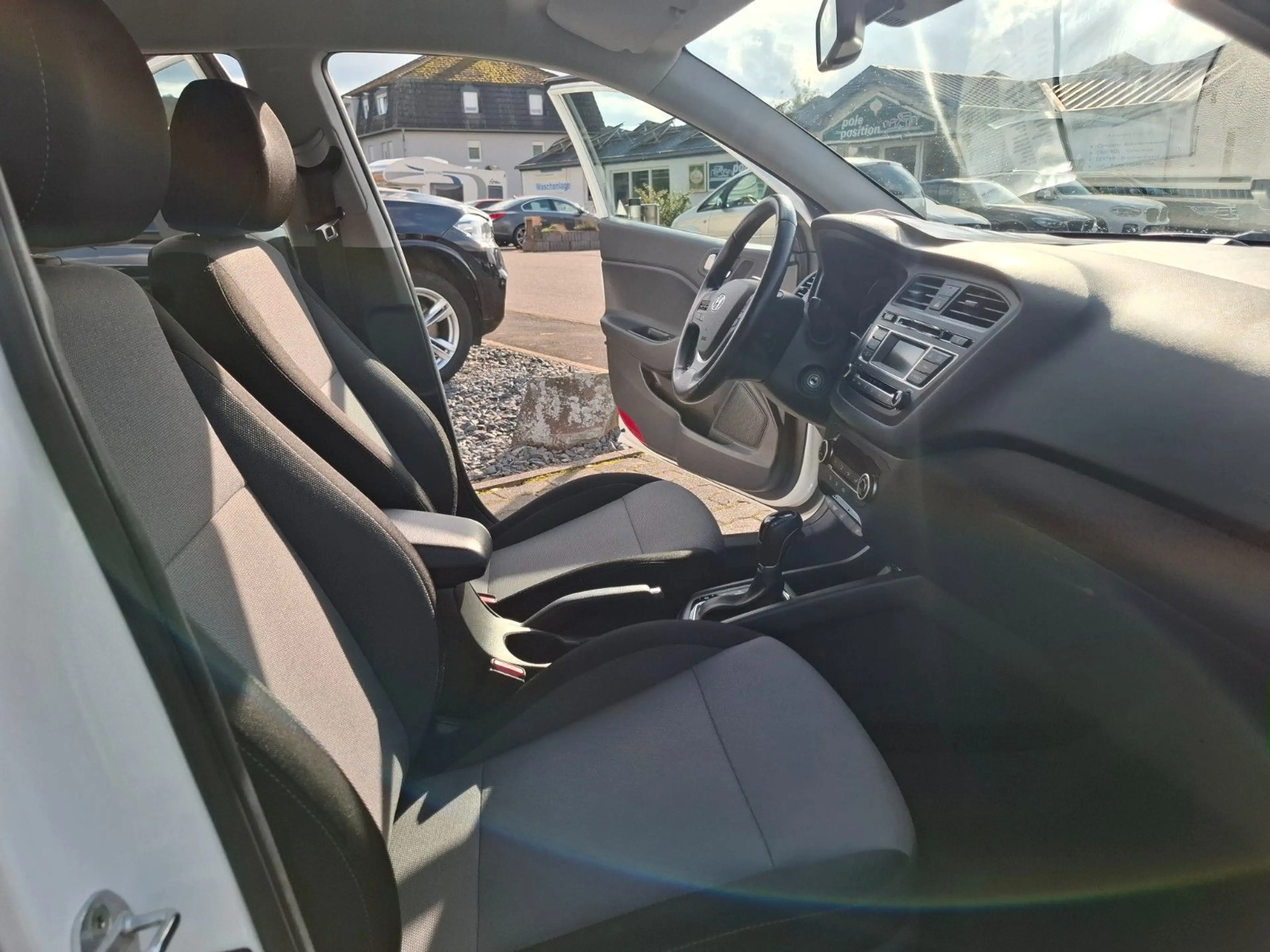 Hyundai i20 1.4 Trend Aut. KLIMA / USB / TEMPOMAT — photo 8