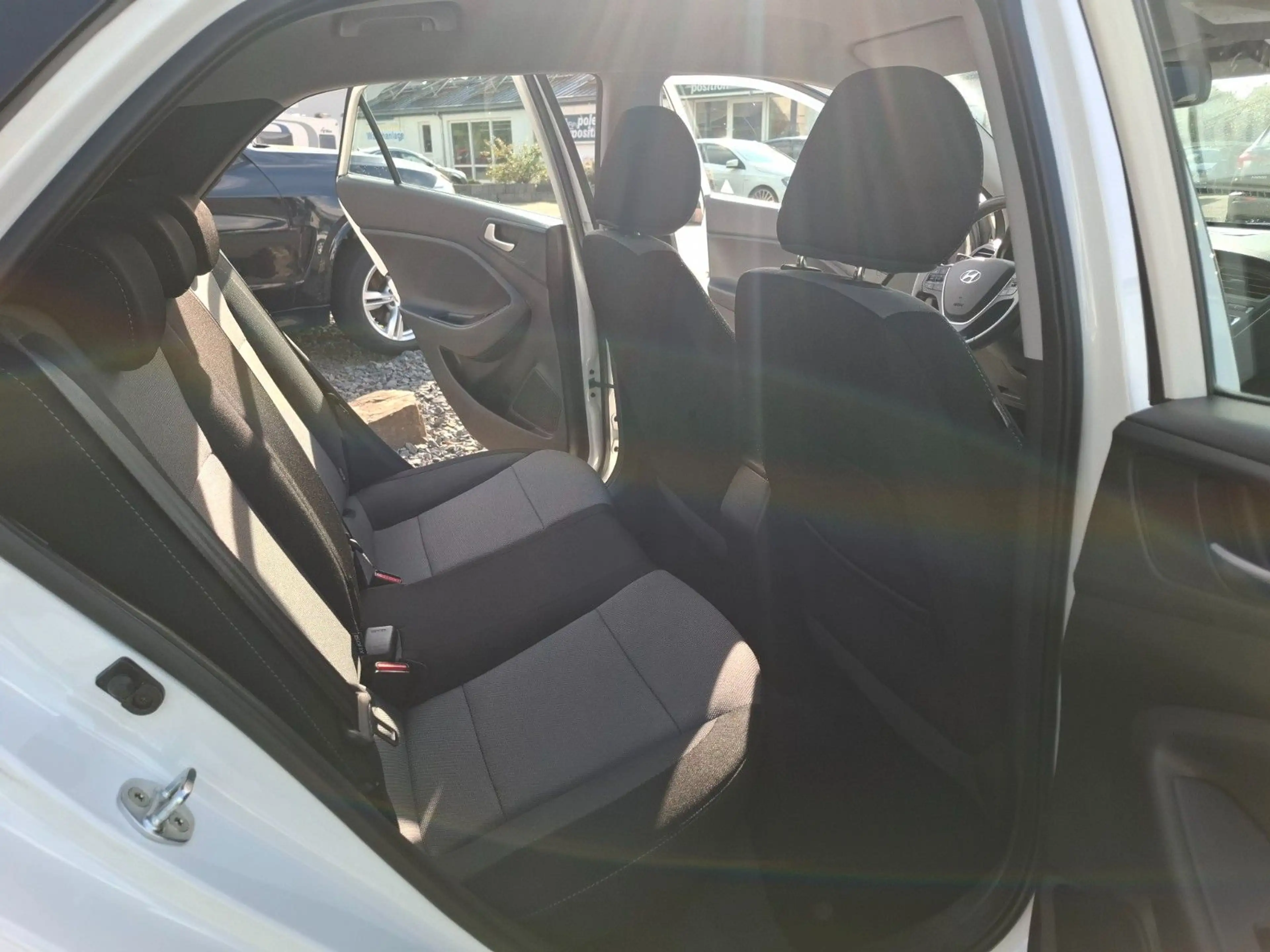 Hyundai i20 1.4 Trend Aut. KLIMA / USB / TEMPOMAT — photo 11