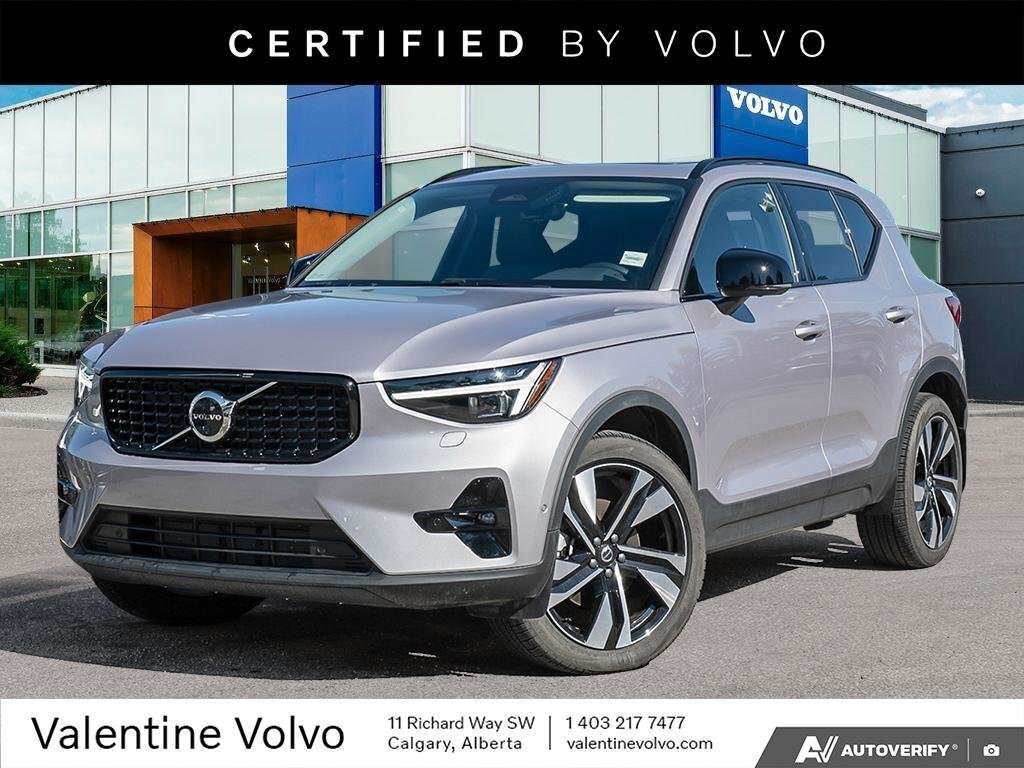 2026 Volvo XC40 Plus Dark Theme