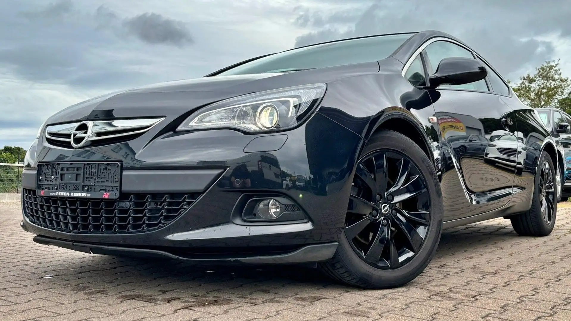 Opel Astra 1.6 CDTI GTC VOLL SHEFT/SHZ/NAVI/LENKHZ Noir - 1