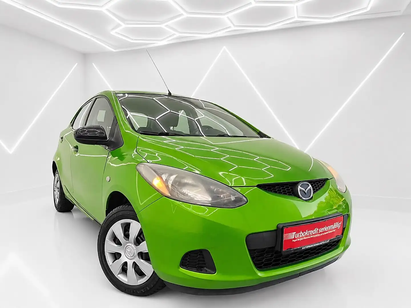 Mazda 2 Mazda2 1,3i CE Pro Grün - 2