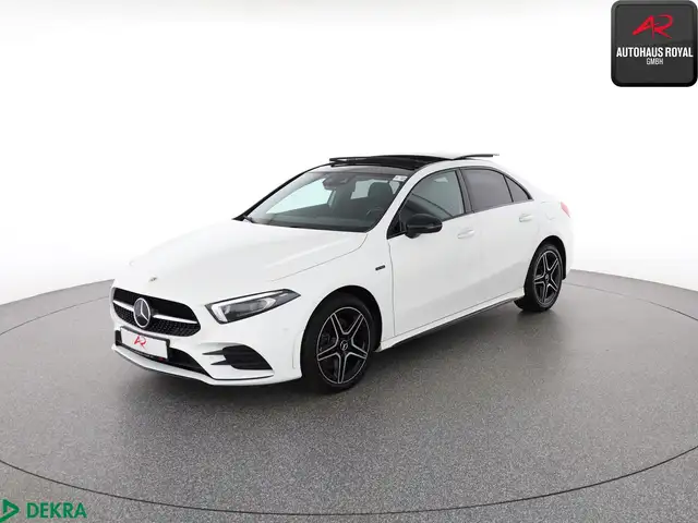 Mercedes-Benz A 250 A 250 e Limousine AMG NIGHT MULTIBEAM,DISTRONIC