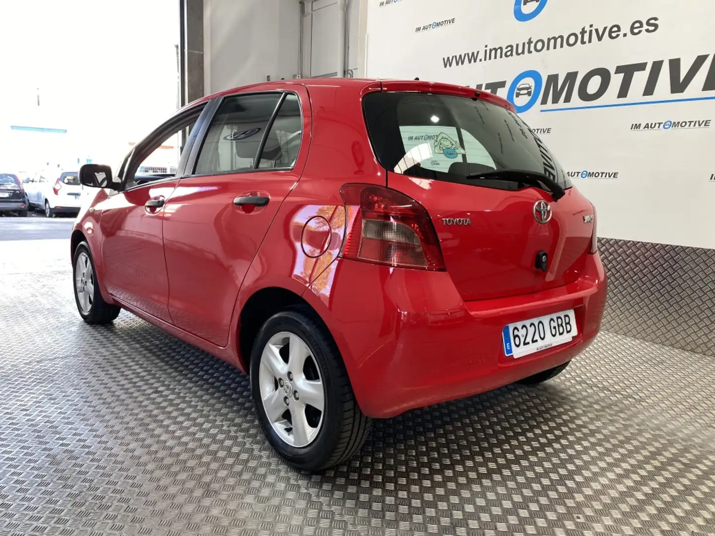 Toyota Yaris 1.3 VVT-i Sol Rojo - 2