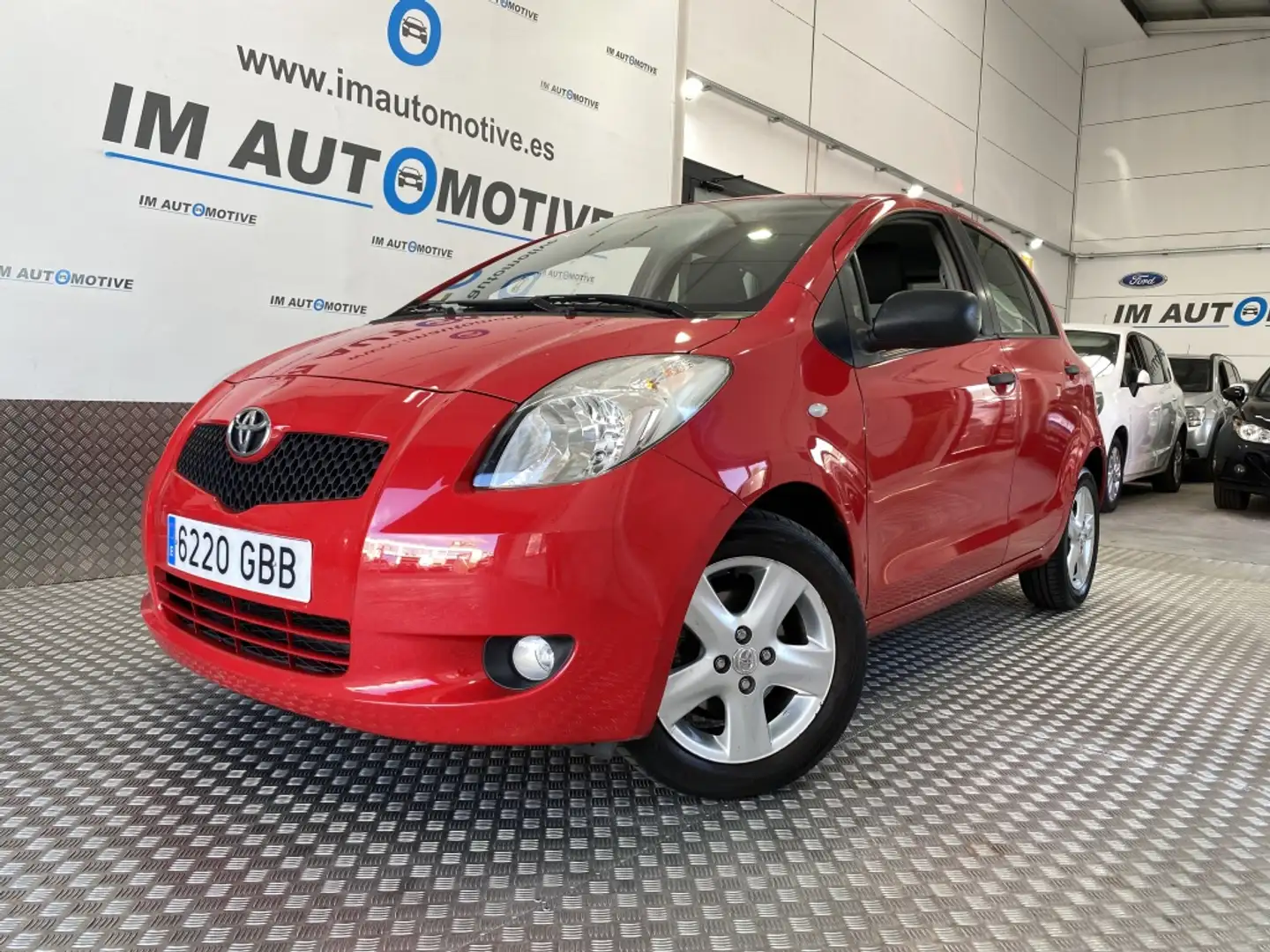 Toyota Yaris 1.3 VVT-i Sol Rojo - 1