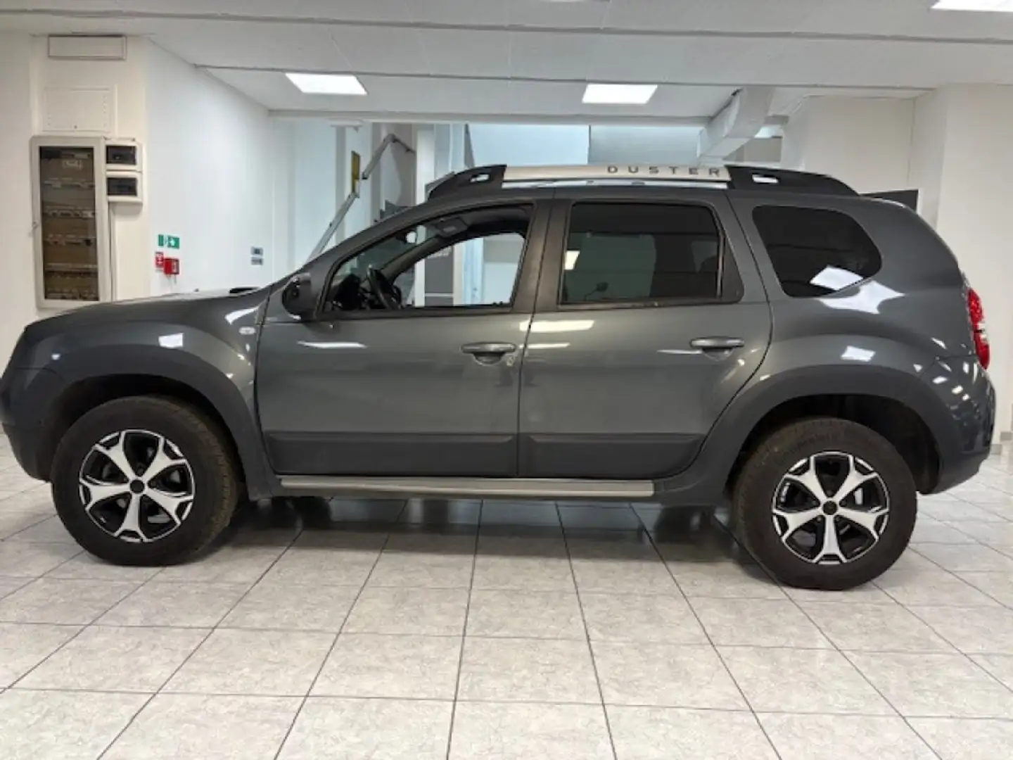Dacia Duster 1.5 dCi 110 CV S&S 4x2 Serie Speciale Brave Szürke - 2