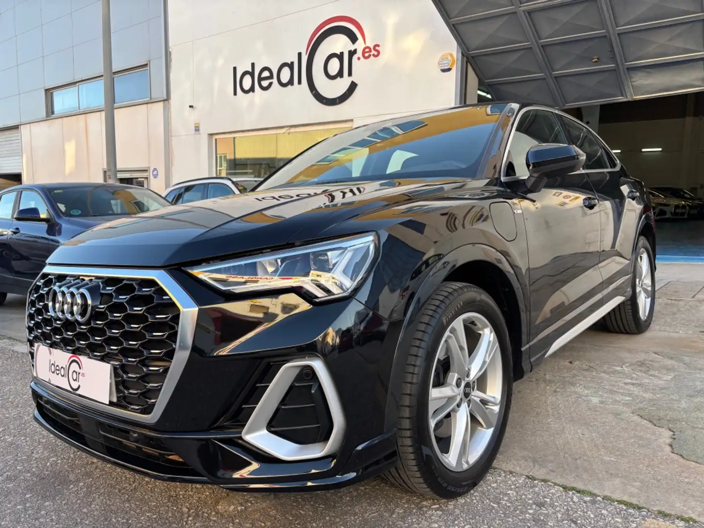 Audi Q3 Sportback 45 TFSIe S line S-tronic Schwarz - 1