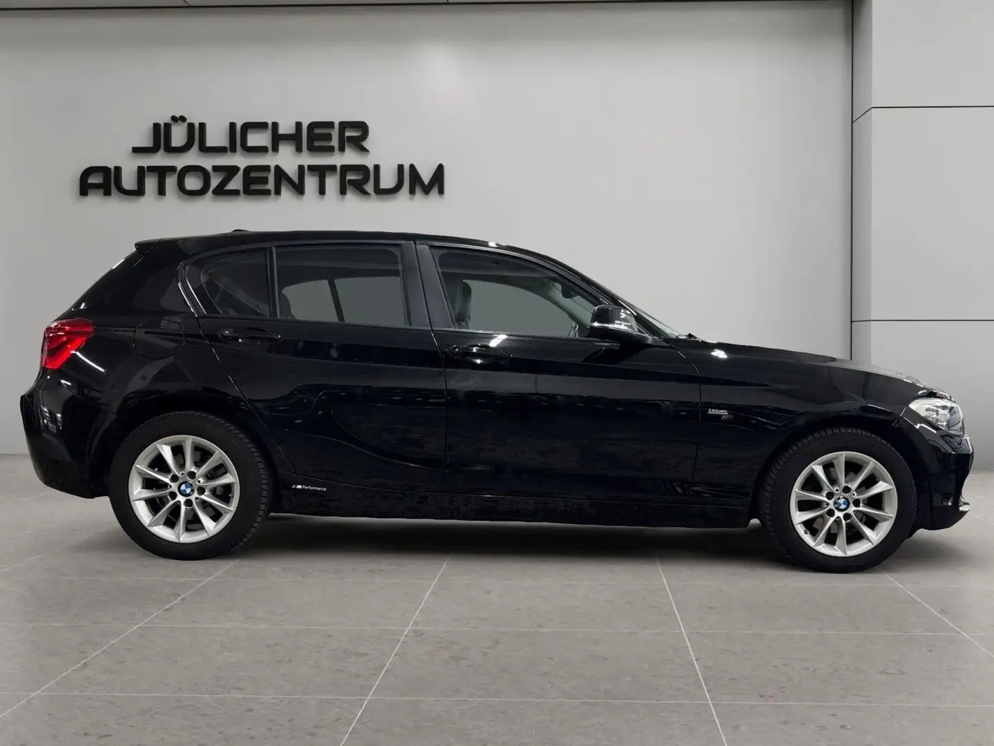 BMW 118 d Urban Line 5 trg. Automatik, 2.Hand Noir - 2