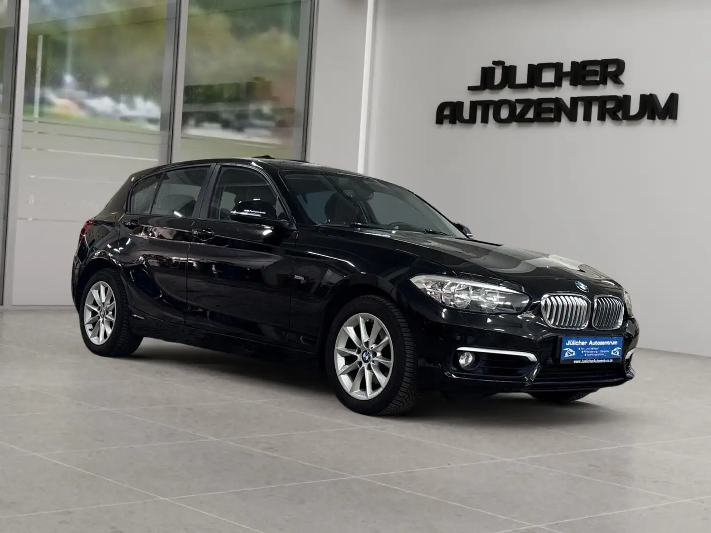 BMW 118 d Urban Line 5 trg. Automatik, 2.Hand Noir - 1