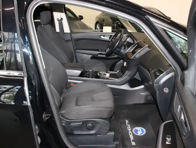 Ford S-Max view 8