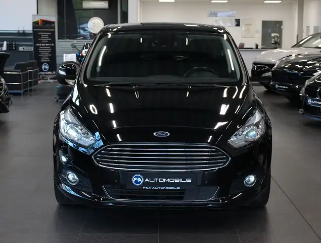 Ford S-Max view 3