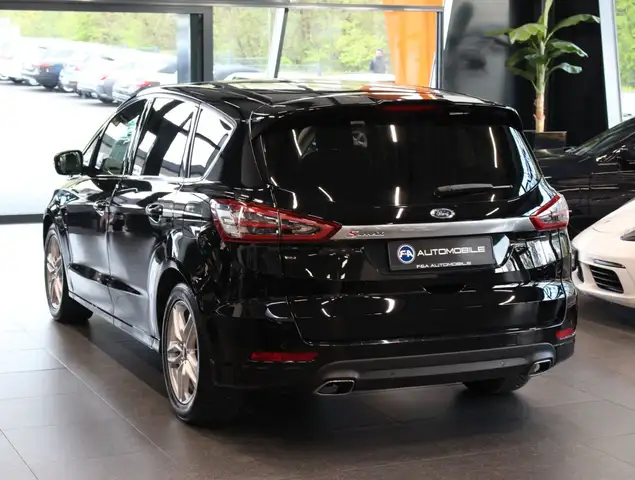 Ford S-Max view 4