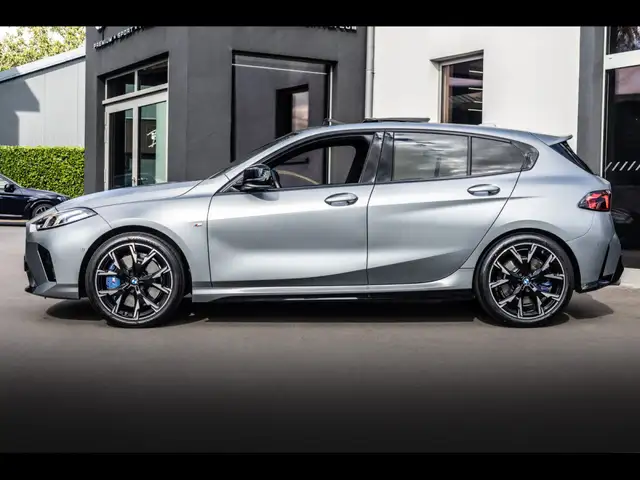 BMW 1 Series view 2